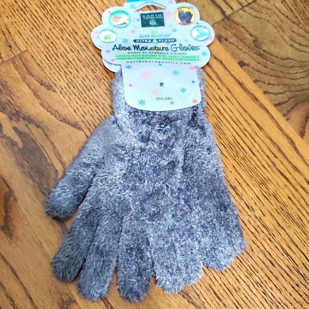 NWT Aloe Infused Moisturizing Gloves